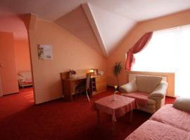 Trawa Hotel Sport，位于Stare Bielice的酒店