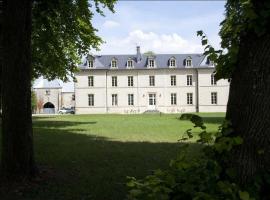 Château De Lazenay, Bourges Val d'Auron，位于布尔日的酒店