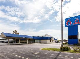 Studio 6-Pekin, IL，位于Pekin的酒店