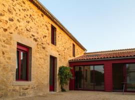 Le Puy Carmin - Chambre d'h&ocirc;tes avec jacuzzi，位于Bazoges-en-Paillers的带热水浴缸的酒店