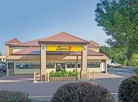 萨瓦尼乔治亚速8酒店