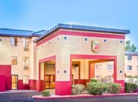 Super 8 by Wyndham Mesa Gilbert，位于梅萨的酒店