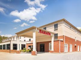 Ramada by Wyndham Alpharetta Atlanta North，位于阿尔法利塔的酒店