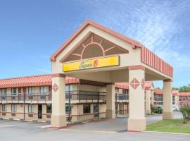 塔尔萨速8汽车旅馆，位于塔尔萨Tulsa Air and Space Museum附近的酒店