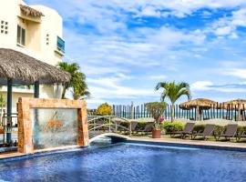 Artisan Family Hotels and Resort Collection Playa Esmeralda，位于查察拉卡斯的带停车场的酒店