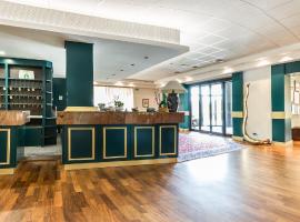 Hotel Quadrifoglio，位于Caraglio的酒店