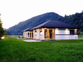 Holiday home Green coast，位于波斯尼亚克鲁帕Železnička Stanica Otoka Bosanska附近的酒店