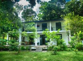 Villa by the Lake Bolgoda, Moratuwa-Colombo，位于莫拉图瓦的乡村别墅