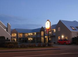 Shelby Motor Lodge，位于因弗卡吉尔机场 - IVC附近的酒店