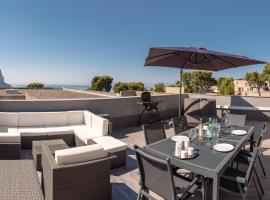 Le Vallat vue mer cassis terrasse privative spa jacuzzi barbecue calanques，位于卡西斯的Spa酒店