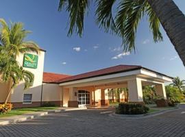 Quality Hotel Real Aeropuerto，位于San Luis的酒店
