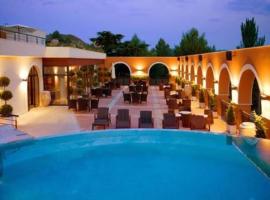 Hotel Balneario Paracuellos De Jiloca，位于帕拉库埃略斯德希洛卡的酒店