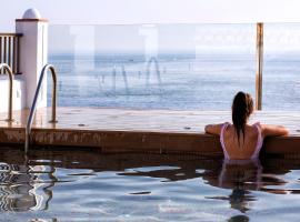 Chezmoihomes Duplex Penthouse with Swimming Pool，位于拉海瑞德拉的酒店