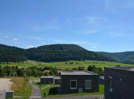 Bungalows am Sonnencamping Albstadt - oberhalb Badkap，位于阿尔布斯塔特的度假园