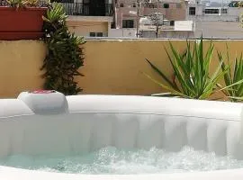 Studio apartment with private terrace, Jacuzzi & views