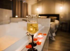 La Suite Romantique avec Jacuzzi au Cœur de Perpignan，位于佩皮尼昂的酒店