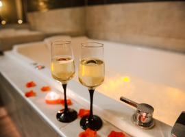 La Suite Romantique avec Jacuzzi au Cœur de Perpignan，位于佩皮尼昂的酒店
