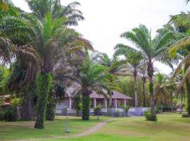 African Queen Lodge，位于阿西尼埃霍泰尔群岛国家公园附近的酒店
