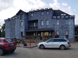 Hotel Camelot，位于蒂萨的酒店