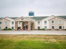 Cobblestone Inn & Suites-Winterset，位于Winterset的酒店