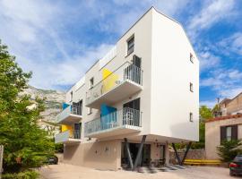 SUBTUB Hostel Makarska，位于马卡尔斯卡的青旅