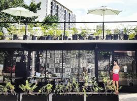 Murals Hostel and Cafe