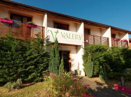 瓦莱里酒店，位于蒙代列赫瓦伦斯圣迪迪埃高尔夫球场附近的酒店