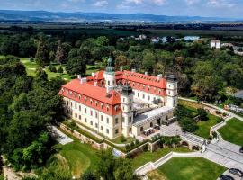 Theresia Chateau - Bernolákovo，位于BernolákovoGolf and Country Club Bernolakovo附近的酒店