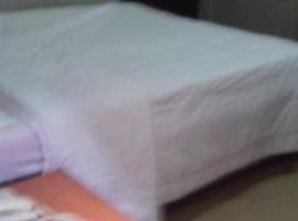 Z, Bass lounge and Bar，位于Gwagalada的酒店