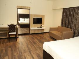Four Seasons Recreation Hotel & Spa，位于Jalgaon的酒店