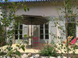 Gîte Maison de l'Abbé，位于索雷兹的酒店