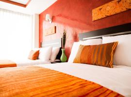 Inn Express Hotel Tula，位于图拉德阿连德的带按摩浴缸的酒店