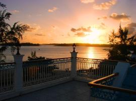 Villa Bella Charming Beachfront Guesthouse，位于蓝海湾的住宿加早餐旅馆