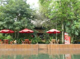 Hotel Kangaroo y Restaurante，位于里约杜尔塞的酒店