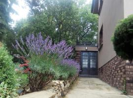 APARTMÁN V ZAHRADĚ PRAHA TROJA - APARTMENT IN THE GARDEN PRAGUE Troja，位于布拉格的酒店