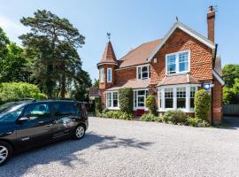 The Lawn Guest House Gatwick，位于霍利Horley Council Offices附近的酒店