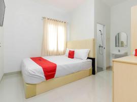 RedDoorz near Siloam Hospital Palembang，位于巨港的住宿加早餐旅馆