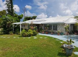 Bajamar Your Second Home Guest Property，位于自由港市Grand Bahama Aux. A.F.B.附近的酒店