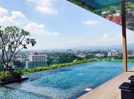 The Astra Luxury Condo in Town，位于清迈的酒店