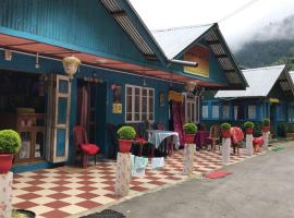 Vamoose LIPPOHOCHHA HOMESTAY，位于Sombāri的酒店