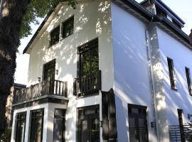 Boutique Hotel Villa Kranenbergh，位于卑尔根Noordhollandse GC附近的酒店