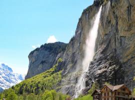 Breathtaking Waterfall Apartment，位于劳特布龙嫩的滑雪度假村