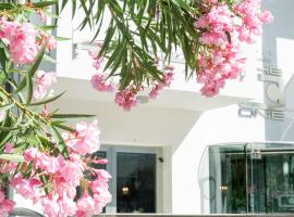 The One Hotel - Designed for Adults - Pet lovers，位于里乔内的酒店