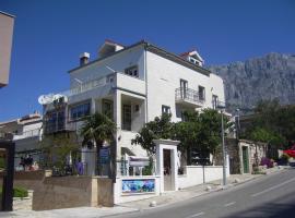 Apartments Villa More，位于马卡尔斯卡的酒店