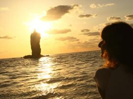 Okinoshima Resort Island Park Hotel，位于Tsudo的带停车场的酒店