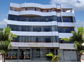 Hotel Puerto Amazonico，位于马尔多纳多港的酒店