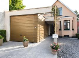 B&B Alegr&iacute;a，位于梅赫伦的带泳池的酒店