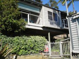 The Beach Hut Avoca Beach NSW，位于阿沃卡海滩的别墅