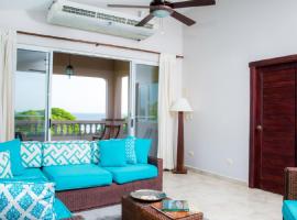 Rio Dulce Ocean View Penthouse V-13，位于Iguana的度假短租房