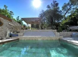 Leonora House by PaxosRetreats